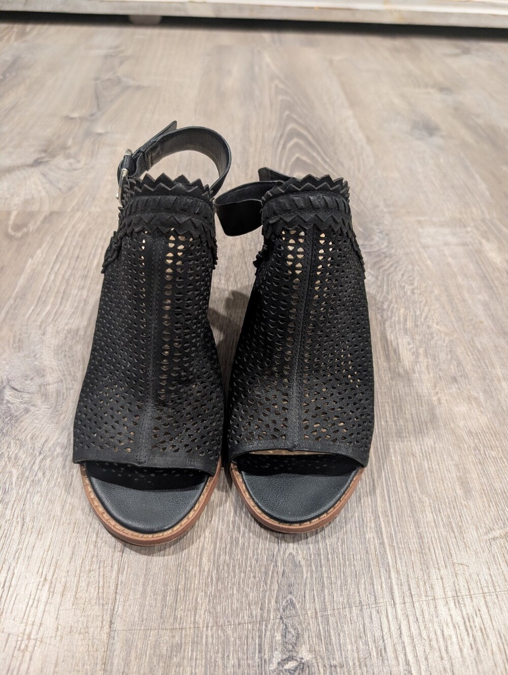Vince Camuto Tricinda Black Perforated Leather Block Heel Sandals Size 6.5